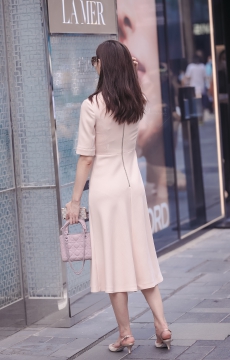 1.35粉红色连衣裙